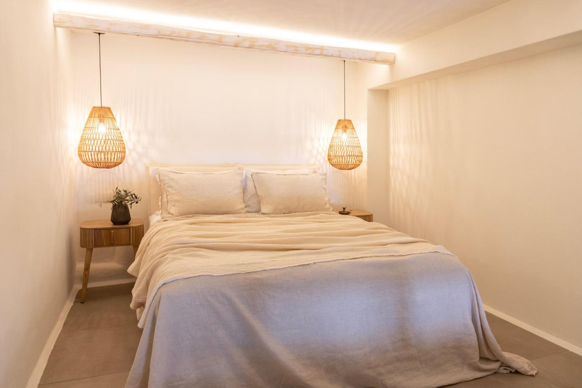 Frescoes Luxury Suites By Kb Hospitality Mesaria Exterior foto