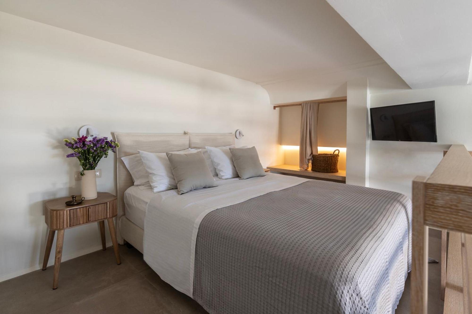 Frescoes Luxury Suites By Kb Hospitality Mesaria Exterior foto